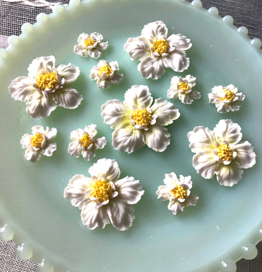 New! Royal Icing 'Daphne' White Flowers