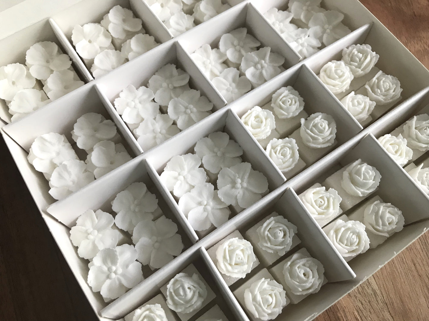 Royal Icing 'Petite' Fleurs Sugar Cubes