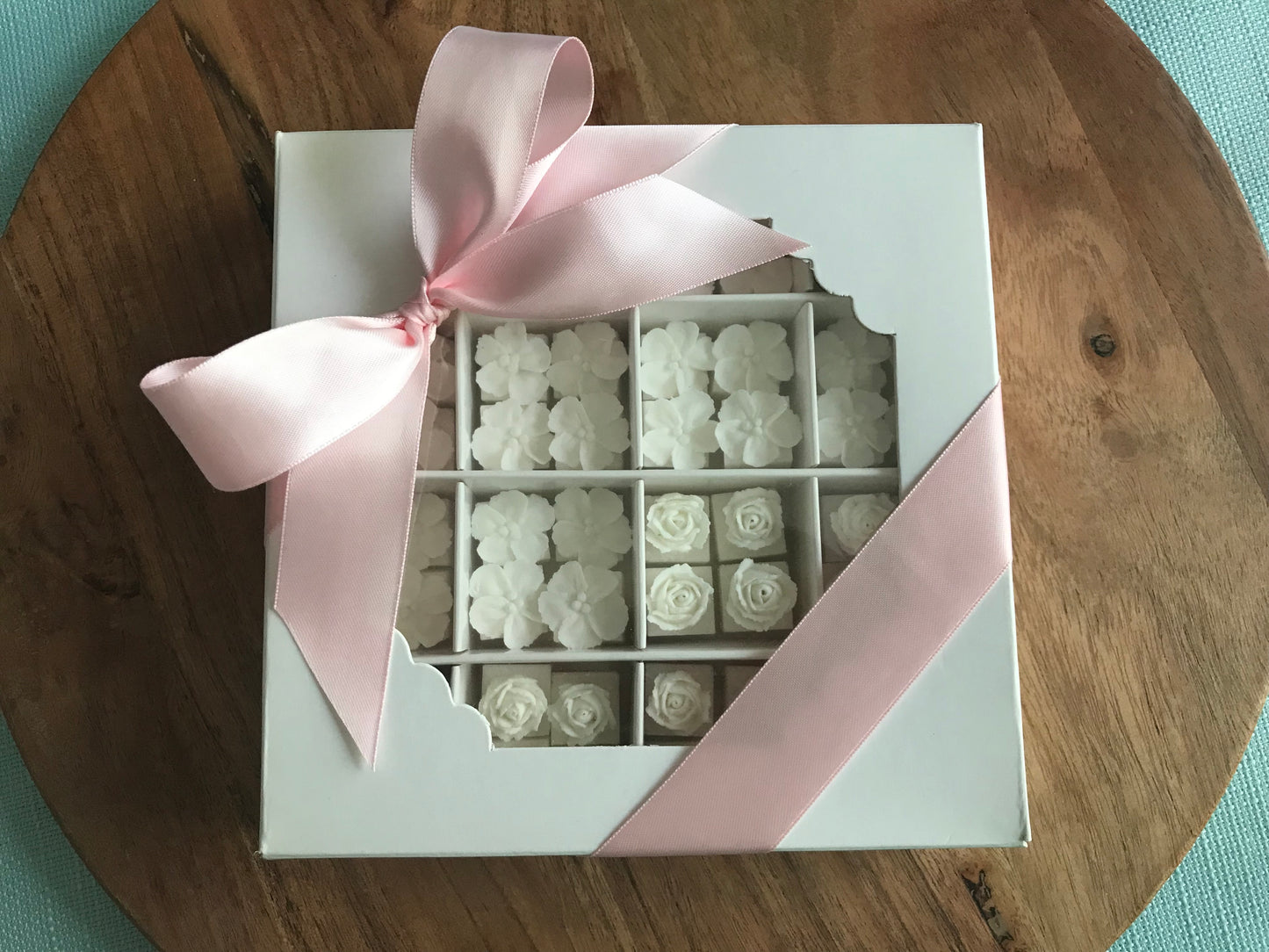 Royal Icing 'Petite' Fleurs Sugar Cubes